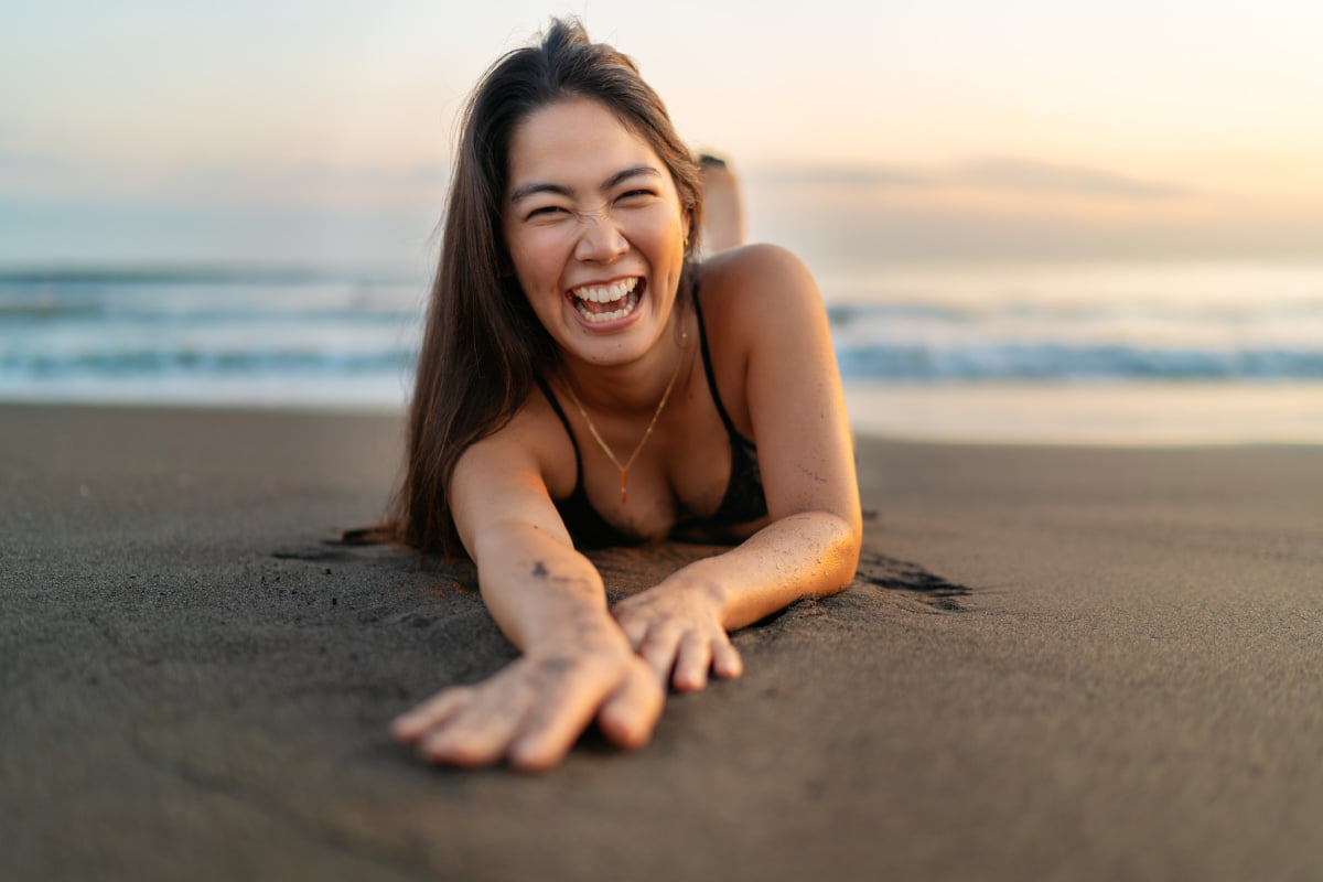 Woman enjoying the beach with no makeup on